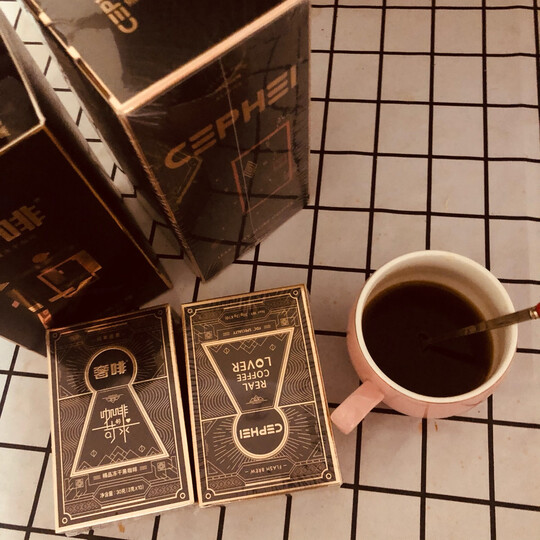刚收到就迫不及待的打开喝了一直喝黑咖啡第一次买他家的感觉还不错