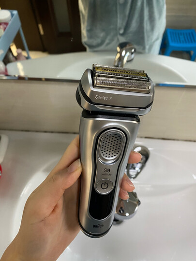 博朗braun德国博朗9350s电动剃须刀(银色):"给老公买的,用了几次说
