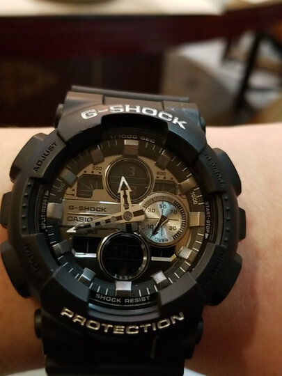 卡西欧ga-140gm-1a1:"非常帅.手脖子比较粗,这种表盘比较适合吧.