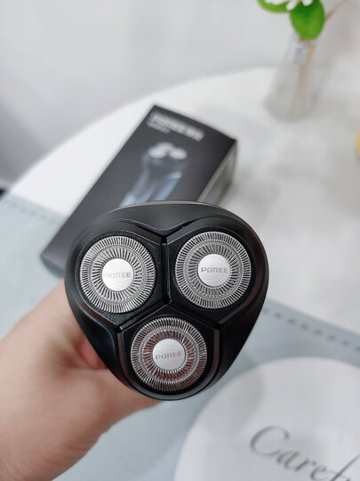 博锐(poree)ps197:"这款剃须刀使用了几天了,每天早上都要用一次,胡须