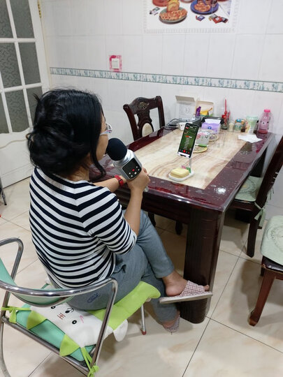 过春节去朋友家聚会,.