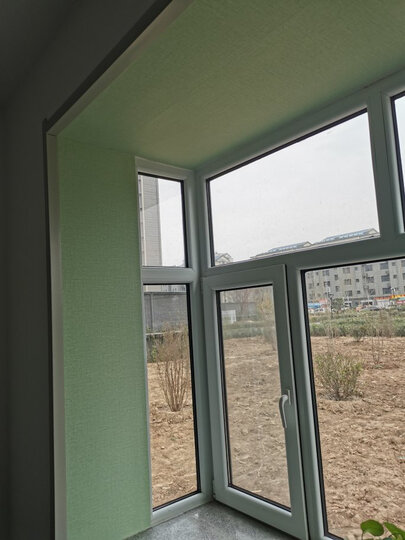 隽威:"自己改造了下飘窗,自己买了护角自己安装,成就感满满,这个再挂