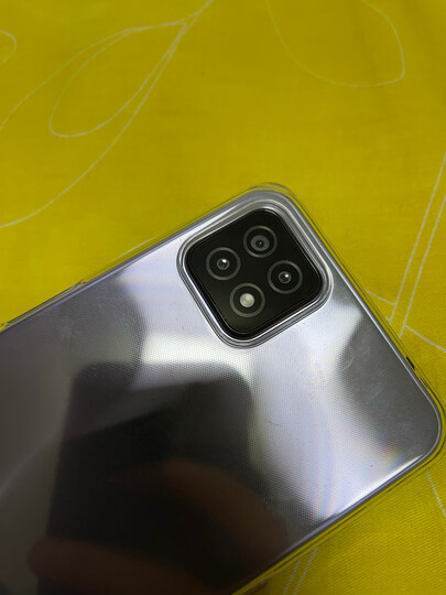 oppoa53:"oppo a53流光紫,屏幕很大,拍照清晰,物美价廉,细节做的很