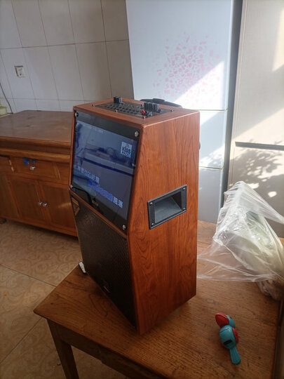 音响不错,已经开唱了.