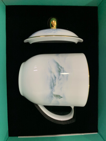 千峰越瓷(qian feng yue ci):"还行吧,g20杭州的会议用的茶杯,应该就