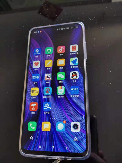 小米redmi k30:"手机不错,屏幕比较大,电量也很足,用起来挺好用的