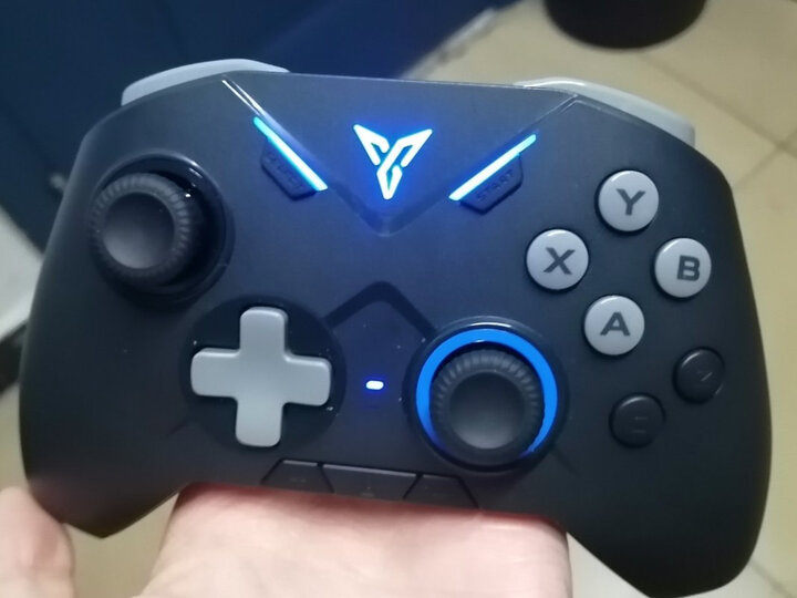 飞智黑武士2陨石黑多模版:"耐用度:相当不错,使用两三周,没有感觉磨损