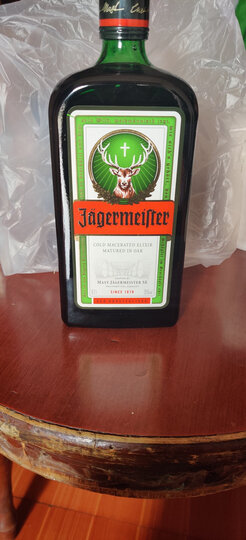 野格(jagerneister):"酒是很好,送的东西也多,就是杯子有点小" - 京东