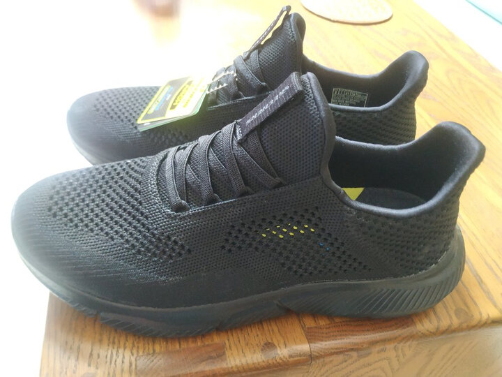 一直很喜欢斯凯奇的鞋,很舒适,特别它是支持新疆棉花的,加油.