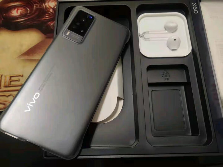 vivox60:"机身很薄,非常满意,屏幕也大,一直在用vivo" - 京东