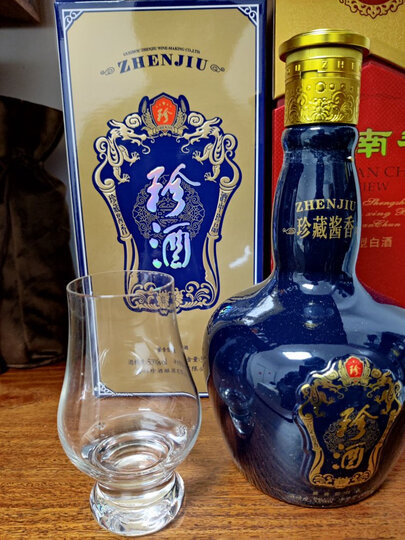 珍酒(zhenjiu):"这款珍酒珍藏1975酱香味不错,口感有些冲,杯底香味不