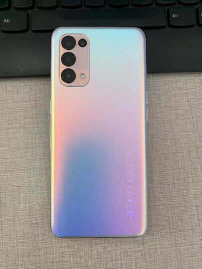 opporeno5 5g:"首先,这个手机相当炫酷,拿在手里闪闪的,其次,充电速度