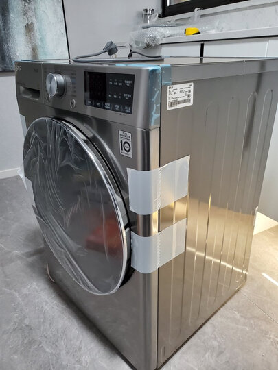 lg烘干机做工漂亮机器噪音小不抖很稳还有灯拿取衣物方便特意试了一下