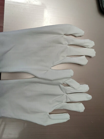 白手套非常好,尺寸大而宽松,又是棉的手感舒服,很不错