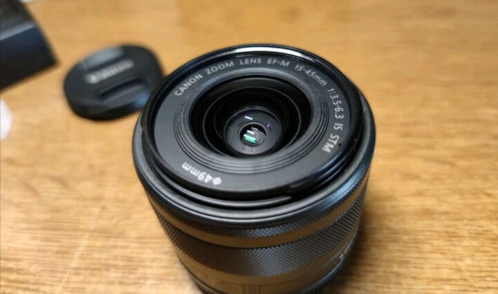 佳能eos m6 mark ii:"首先,称赞下京东的物流,当天下单,第二天一大早