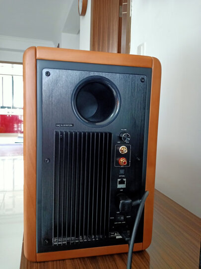 惠威(hivi)m1a:"对于不喜欢折腾的人来讲适合,听音乐还可以,看片不