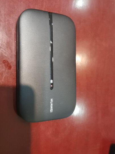 华为(huawei)e5576-855:"华为这款wifi3非常小巧,名片夹大小,灰常方便
