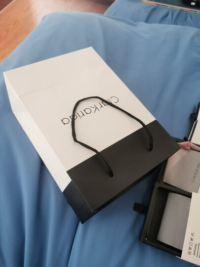 clarkaridack6018-4:"物流京东很快,包装很精美,质量还不错,手感挺好.