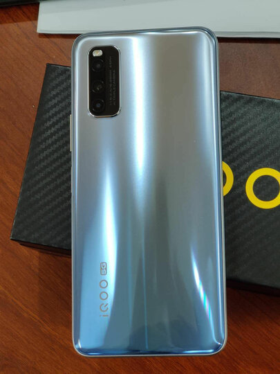 vivoiqoo z1:"给老妈买的生日礼物,非常棒,这款手机芯片出色,摄像头