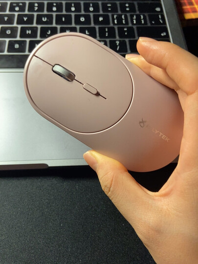 科大讯飞(iflytek)m320:"响应速度:速度很快便携度:很轻,便于携带