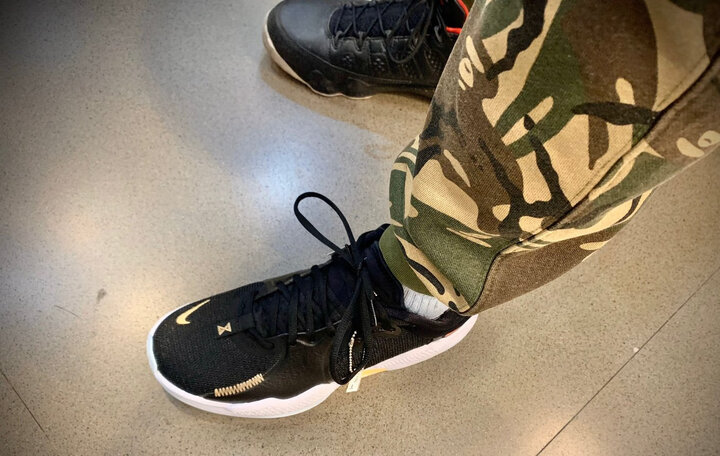 耐克(nike):"全掌air soles 气垫提供了一流的脚感,包裹性也真心不错