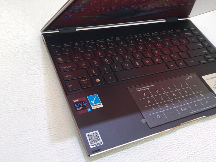 华硕灵耀x:"运行流程 做工细致 时尚轻薄真是一款不错的笔记本"