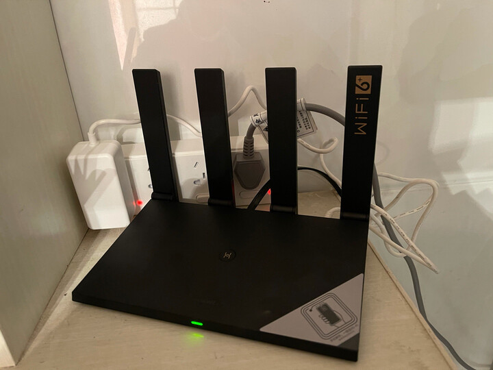 华为ws7206/ws7200:"挺不错的,信号比原来的路由器好太多了,设置也