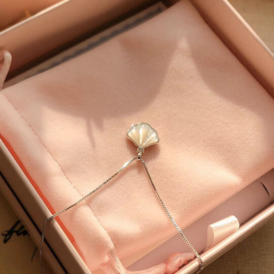 黄胜记tl0220:"项链已经收到了,包装的很精致,做工也很好,款式美观