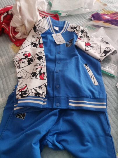 迪士尼(disney):"发货速度超快的,衣服款式很好看,质量看起来也不错