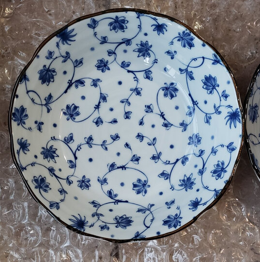 美浓烧(mino yaki):"唐草图案中汤碗,够大,可以是叫大汤碗大深盘,盘