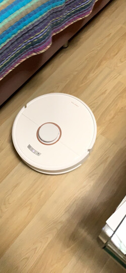 石头(roborock)t71rr:"送货速度很快,包装好,第一次买扫地机器人,感觉
