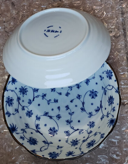 美浓烧(mino yaki):"唐草图案中汤碗,够大,可以是叫大汤碗大深盘,盘