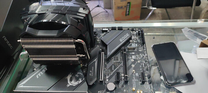 酷冷至尊v8gts多平台cpu散热器:"非常拉风的散热.10600kf超到5.