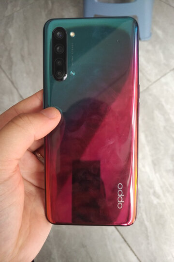 oppok7:"外形外观:外观很好看,窄长形状,单手拿着非常舒服屏幕音效