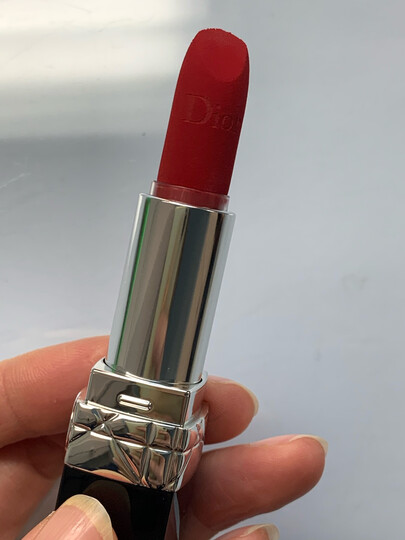 迪奥丝绒#760:"产品质感:很细腻光滑,很高级产品颜色:760的色号适合