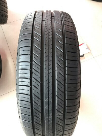 米其林245/55r19:"外形外观:轮胎正品的,还送了4个铝合金材质的气门嘴