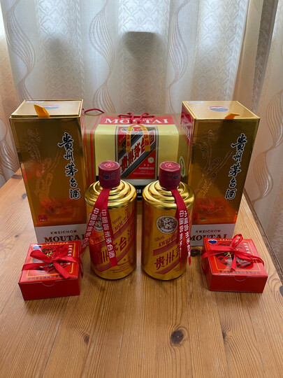 茅台不愧为酒中王者,酱味足,回味悠长,极具收藏价值.