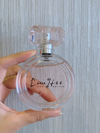 亚菲儿(lauyfee):"味道很好闻哦,第一次从朋友身上闻到就顺口要了链接