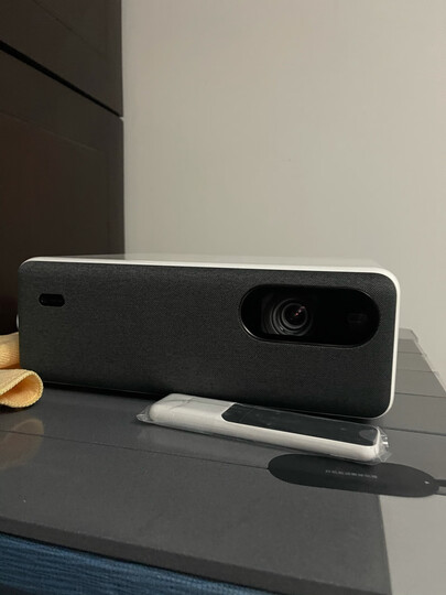 米家米家激光投影仪 l185jcn:"使用有一段时间了,效果是挺不错,白天也