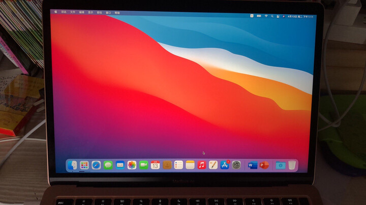 applemacbook air:"画质显示很细腻,m1速度很快,最喜欢待机时间"