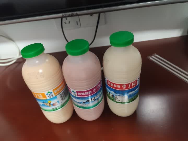 李子园哈密瓜味乳饮料:"超级喜欢李子园的味道淡淡的甜味,很带有童年
