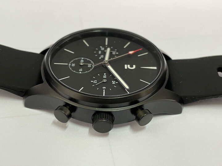 迪卡侬(decathlon):"不错的手表,通体黑色哑光,外形很简约大气,旁边三