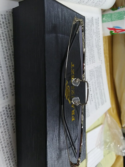 眼镜很满意,用起很不错,建议来购买,价格我很实惠!