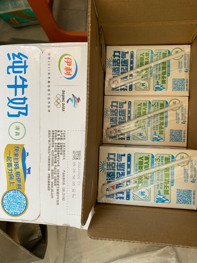 伊利牛奶:"日期可以,算是比较新鲜的啦~买两箱,单价算下来能2.