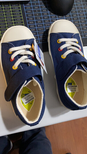 月星(moon star):"鞋子收到了,宝宝很喜欢,这次买的鞋子尺码刚刚好