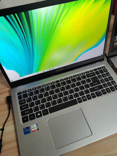 宏碁蜂鸟fun:"习惯好评.屏幕效果:屏幕清晰,要是高色域会更好一些.