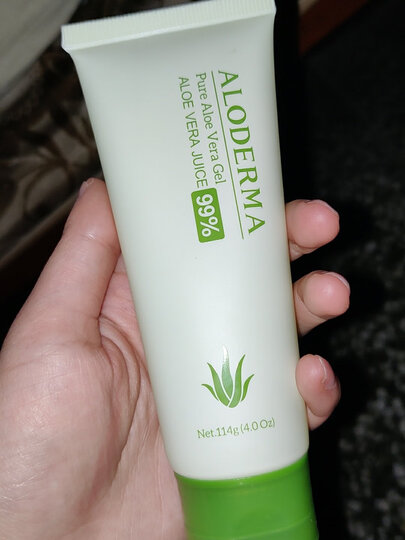 瑷露德玛芦荟胶:"感觉一般般,粘稠的,味道不是很好闻,一种塑料橡胶的