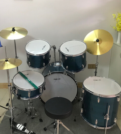 架子鼓很好,音质不错,颜值很高,孩子也很喜欢.