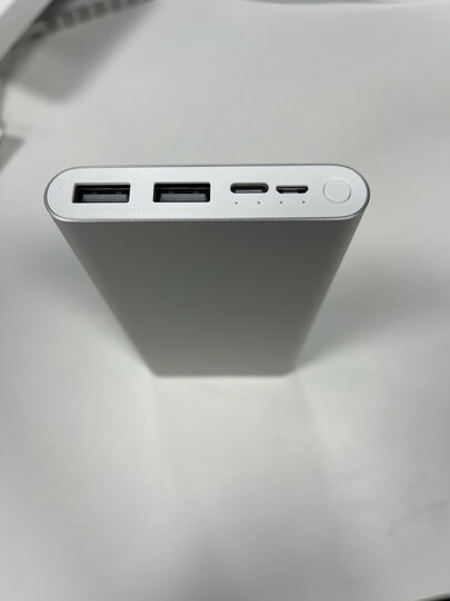 小米小米移动电源3 10000mah 快充版 银色:"送货很快,质量不错,挺好用