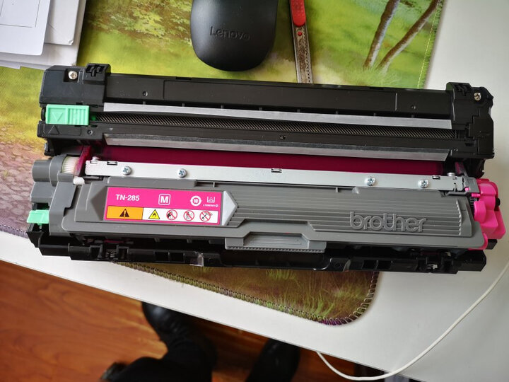 欣泰tn281粉盒:"硒鼓装上了,用起来还不错,打印机不再报警了,打印效果